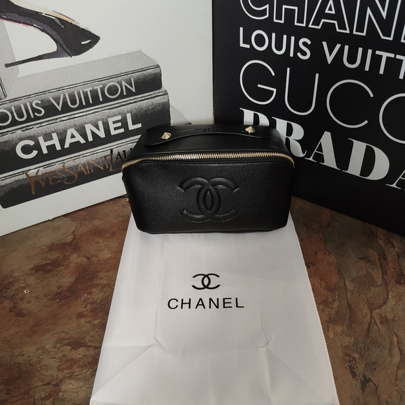 Large Black Essentials Case - Picture 15 of 16